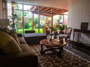 Casa Remodelada Amplio Jardín y Ambientes muy Iluminados...