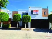 Casa Remodelada con 4 Rec?maras con ba?o, Estudio, Sala...