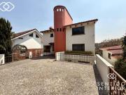 Casa remodelada con 4 recámaras en venta con 600 m2 terreno