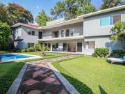 ¡CASA REMODELADA CON ALBERCA Y JARDÍN EN ACAPANTZINGO,...