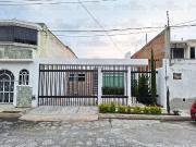 Casa Remodelada con Estilo Moderno de 1 Planta en Col....