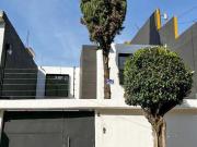 Casa remodelada con terraza, asador y opción a 3 recámaras