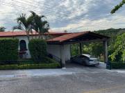 CASA REMODELADA DE 1050 M2 DE TERRENO