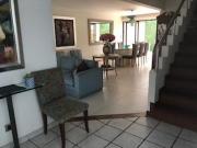 CASA REMODELADA EN CONDOMINIO CON VIGILANCIA 24HRS