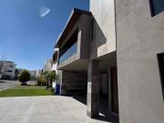 Casa Remodelada en Renta en Club de Golf la Loma