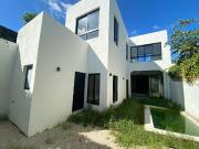 CASA REMODELADA EN RENTA EN MÉRIDA