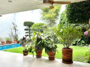 Casa remodelada en SEATTLE con cuarto de servicio y jardín Casa remodelada en SEATTLE con cuarto de servicio y jardín