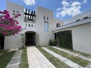 Casa remodelada en venta en Montebello
