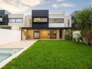 Casa remodelada en venta en privada Arietta, Cabo Norte,...