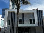 CASA REMODELADA EN VENTA EN PUERTA DE HIERRO