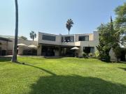 CASA REMODELADA EN VENTA / TERRAZA Y PARRILLA / 4 DORM /...