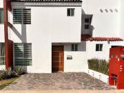 CASA REMODELADA Y AMPLIADA EN COTO EN ALTUS BOSQUES CASA REMODELADA Y AMPLIADA EN COTO EN ALTUS BOSQUES