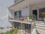 Casa Renovada em Charneca de Caparica com 4 Quartos e...
