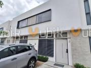 CASA RENTA LA BELLA RESIDENCIAL CERCA NUEVA GALICIA...