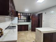 Casa Rentera en Venta, 3 departamentos Sector Jipijapa...