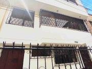 CASA RENTERA EN VENTA DE 3 departamentos y terraza,...