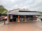 Casa Rentera en Venta con 7 Locales Comerciales...