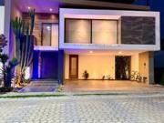 CASA RESIDECIAL MUY AMPLIA EN VENTA, TRES NIVELES,...