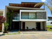 CASA RESIDECIAL MUY AMPLIA EN VENTA, TRES NIVELES,...