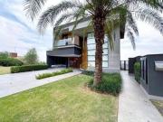 Casa com 4 dormitórios à venda, 541 m² por R$...