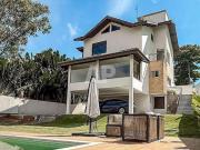 Casa com 4 dormitórios à venda, 300 m² por R$...