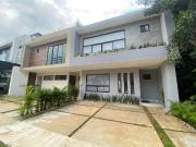 CASA RESIDENCIAL ARBOLADA, NUEVA