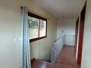 Casa residencial com 03 dormitórios sendo 01 suíte