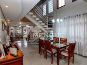 Casa residencial com 3 dormitórios sendo 2 suítes e 3...