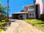 Casa Residencial com 3 quartos, 2 vagas e 165m² para...