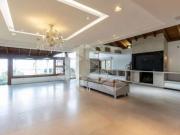Casa Residencial com 3 quartos, 4 vagas e 394m² para...