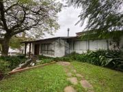 Casa Residencial com 3 quartos, 5 vagas e 300m² para...