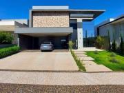 Casa Residencial com 3 Suítes à venda, 300 m² por R$...