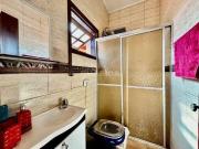 Casa Residencial com 7 dormitórios, sendo 1 suíte, no...