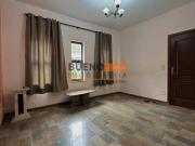 Casa residencial com edícula ao fundo, com quintal e...