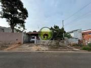 Casa Residencial com Edícula em Excelente Localização no...