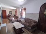 Casa Residencial com lojas Comerciais