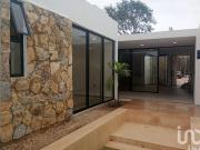 Casa Residencial de 1 Piso con Piscina Infinita en...