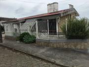 Casa Residencial de 5 dorms no bairro Estreito