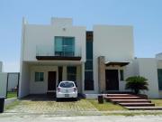 CASA RESIDENCIAL EN RENTA, ALBERCA, ACCESO A LA PLAYA....