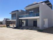 CASA RESIDENCIAL CON ROOF GARDEN EN VENTA,4 RECAMARAS...