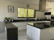 CASA RESIDENCIAL EN VENTA EN EL CLUB Y DENTRO DEL CAMPO...