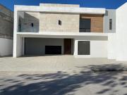 CASA RESIDENCIAL EN VENTA, EN HACIENDA DEL ROSARIO, 3A....