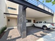 CASA RESIDENCIAL EN VENTA EN ZONA COUNTRY