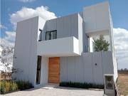 CASA RESIDENCIAL EN VENTA FRACC. LA CARTUJA, AL SUR DE...