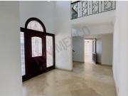 Casa Residencial frente área verde, en la exclusiva zona...