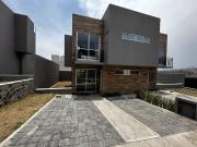 Casa Residencial Lago Esmeralda
