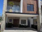 CASA RESIDENCIAL MINIMALISTA CON EQUIPAMIENTO EN PACHUCA...