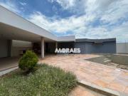 Casa residencial ou comercial com 4 suÃtes, em frente Ã...