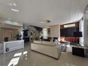 Casa Residencial, podendo ser usada como comercial, com...