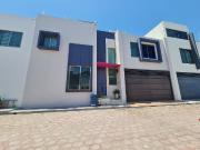 CASA RESIDENCIAL SEMI AMUEBLADA EN RENTA. CARMEN, CAMPECHE